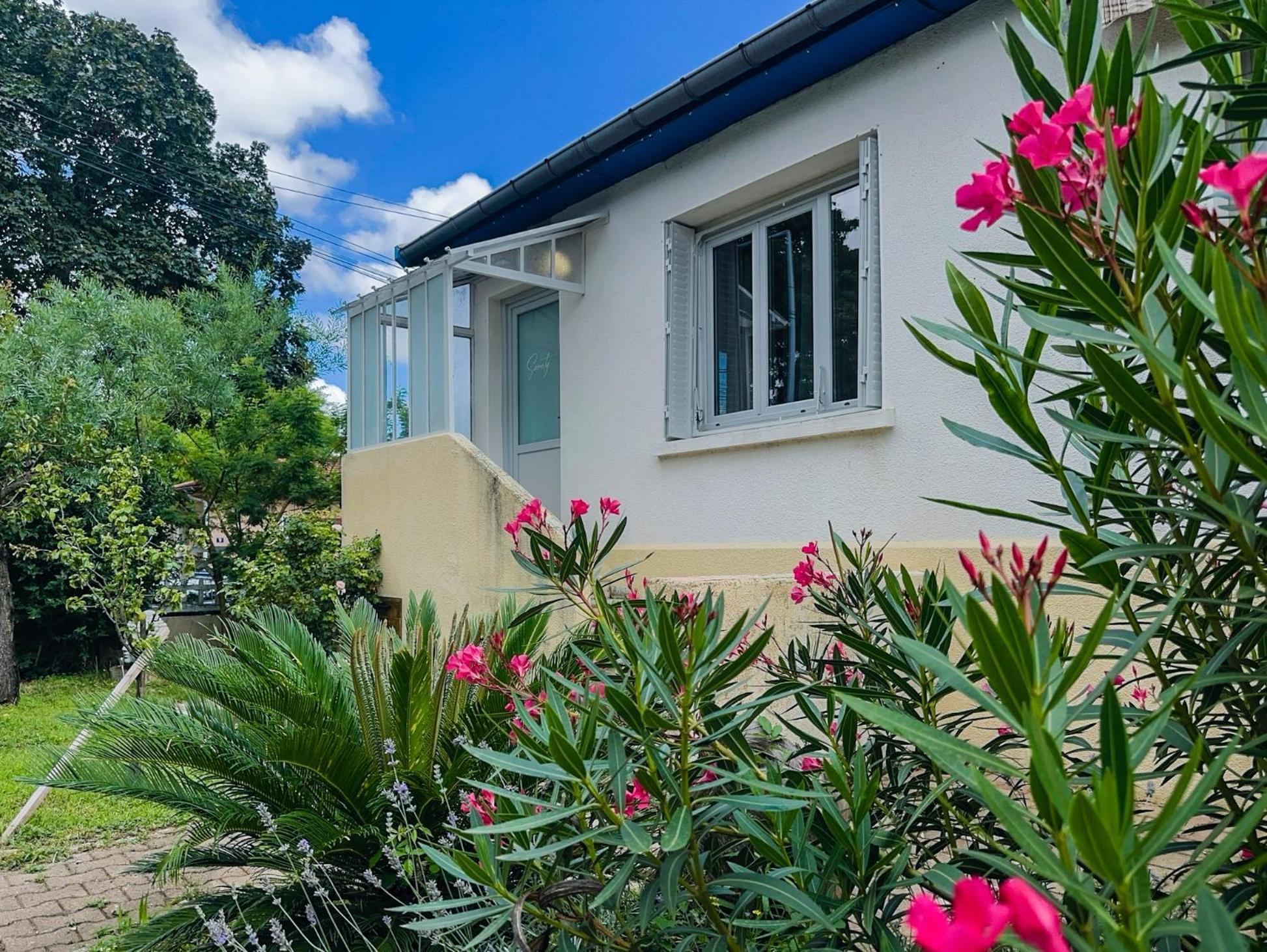 Serenity Suite Venissieux Exterior photo