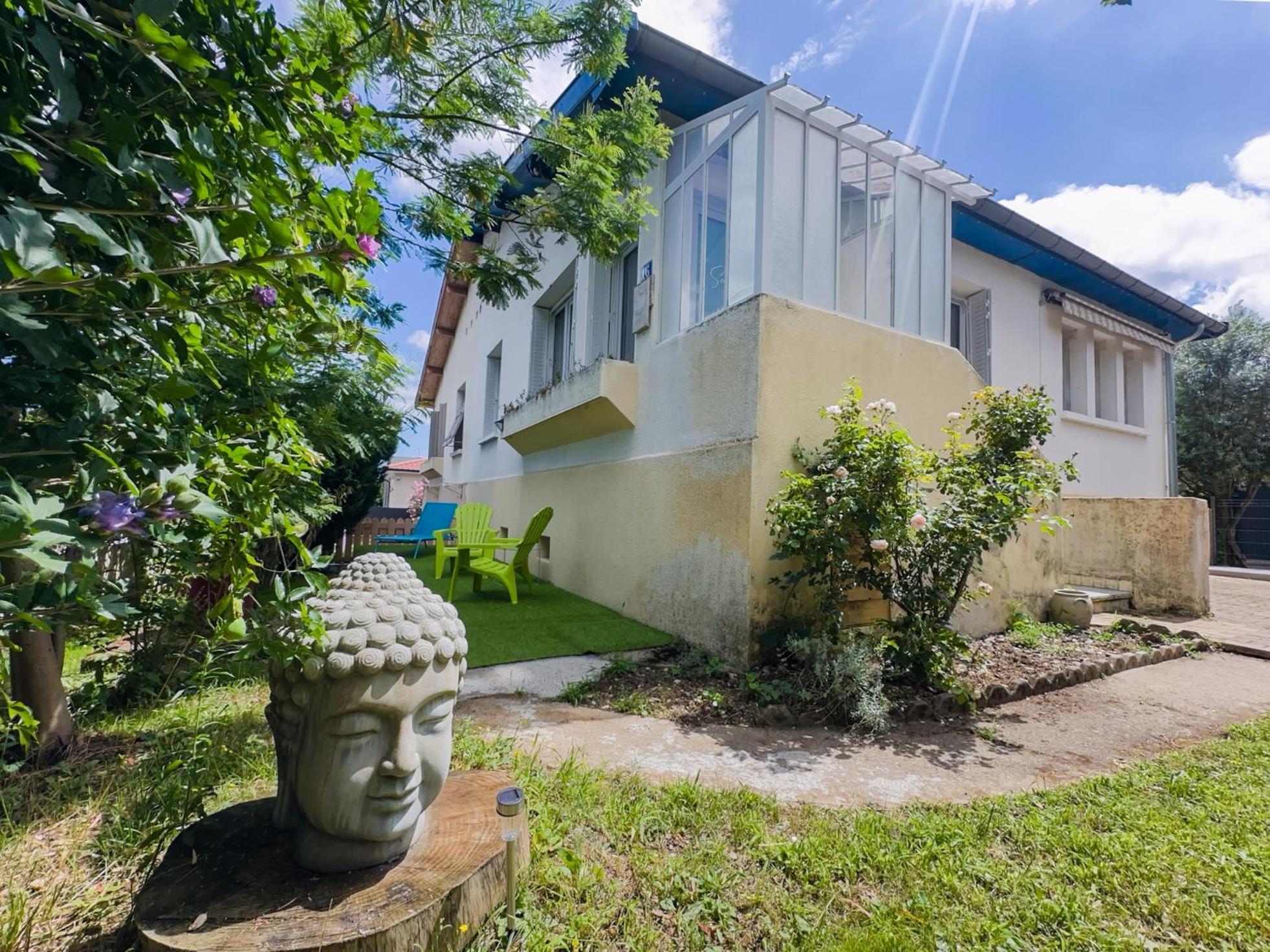 Serenity Suite Venissieux Exterior photo